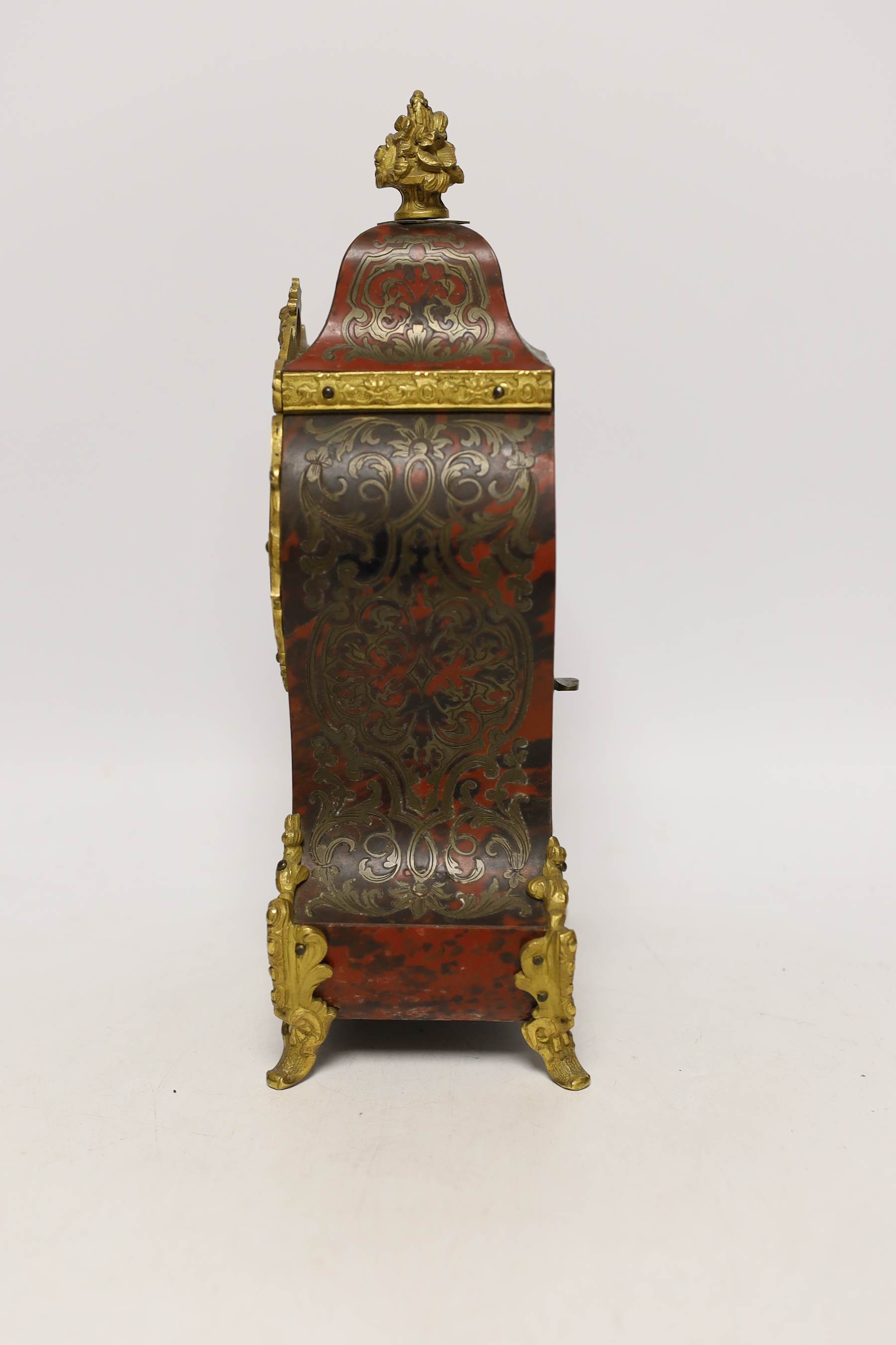 A late 19th century red boulle work tortoiseshell mantel clock, white enamel dial and numerals, Aubert Klaftenberger Geneva, with keys and pendulum, 30cm